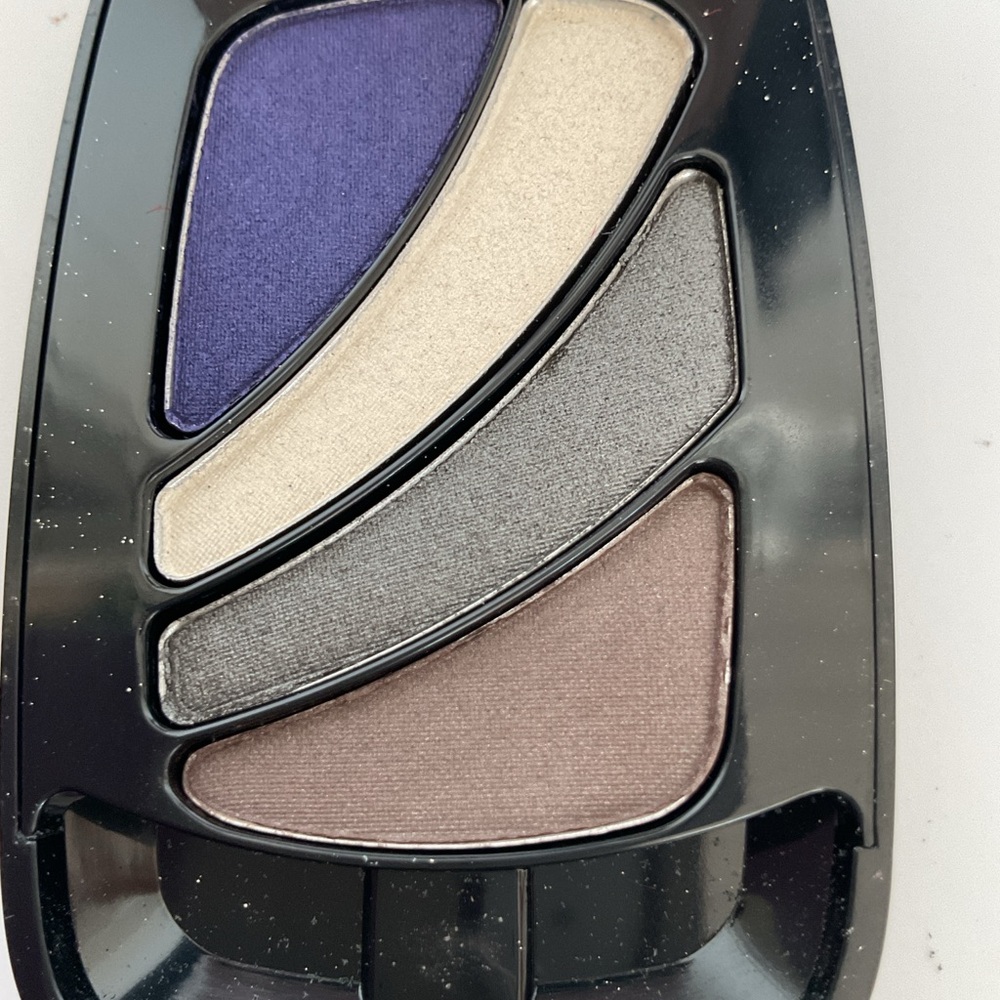 L’Oréal Color Riche eyeshadow in Love To Hate Me NWT - Picture 5 of 7
